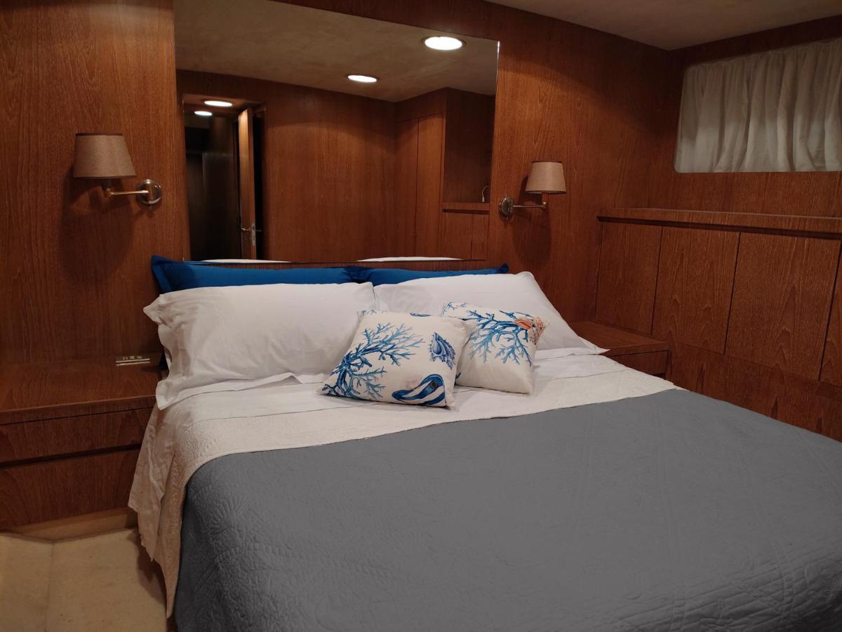 Boat & Breakfast Lucretia, Luxury Yacht Hotel Àrbatax Exterior photo