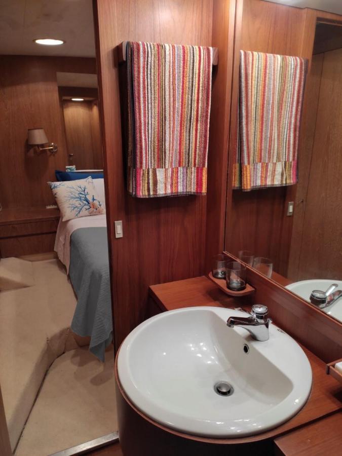 Boat & Breakfast Lucretia, Luxury Yacht Hotel Àrbatax Exterior photo