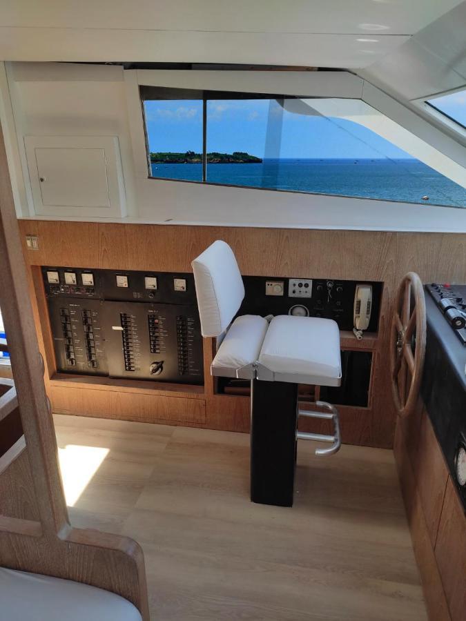 Boat & Breakfast Lucretia, Luxury Yacht Hotel Àrbatax Exterior photo