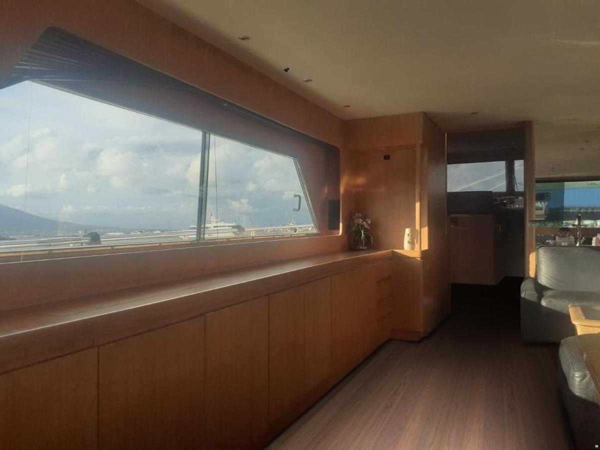 Boat & Breakfast Lucretia, Luxury Yacht Hotel Àrbatax Exterior photo