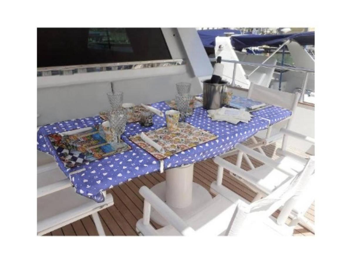 Boat & Breakfast Lucretia, Luxury Yacht Hotel Àrbatax Exterior photo