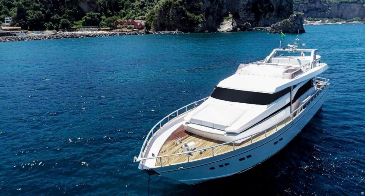 Boat & Breakfast Lucretia, Luxury Yacht Hotel Àrbatax Exterior photo