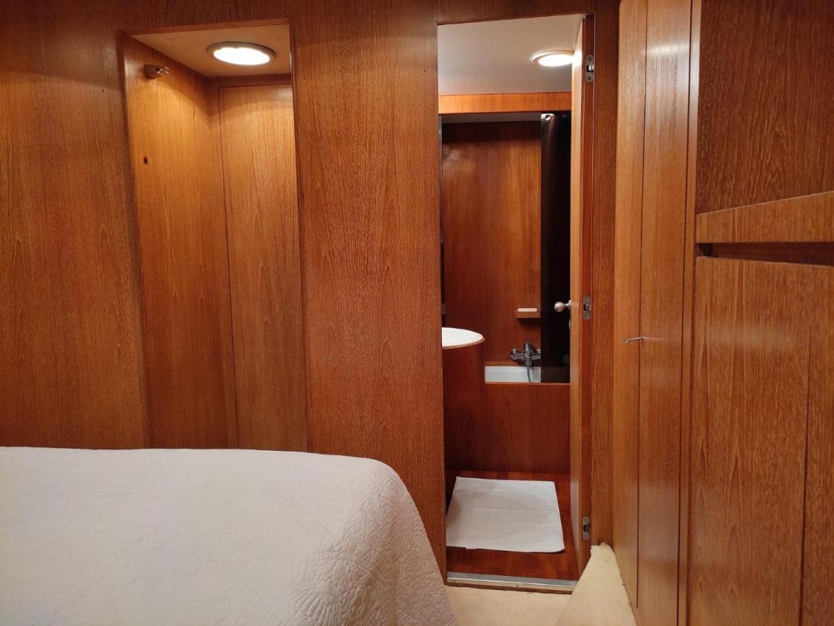 Boat & Breakfast Lucretia, Luxury Yacht Hotel Àrbatax Exterior photo